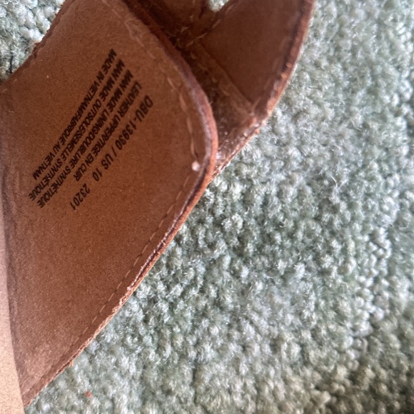 Taos Footwear Women's Tan Sandals - Picture 3 of 3
